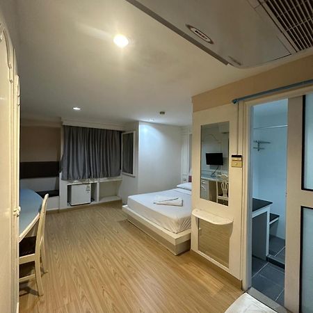 Royal Garden Home Hotel Bangkok Ngoại thất bức ảnh