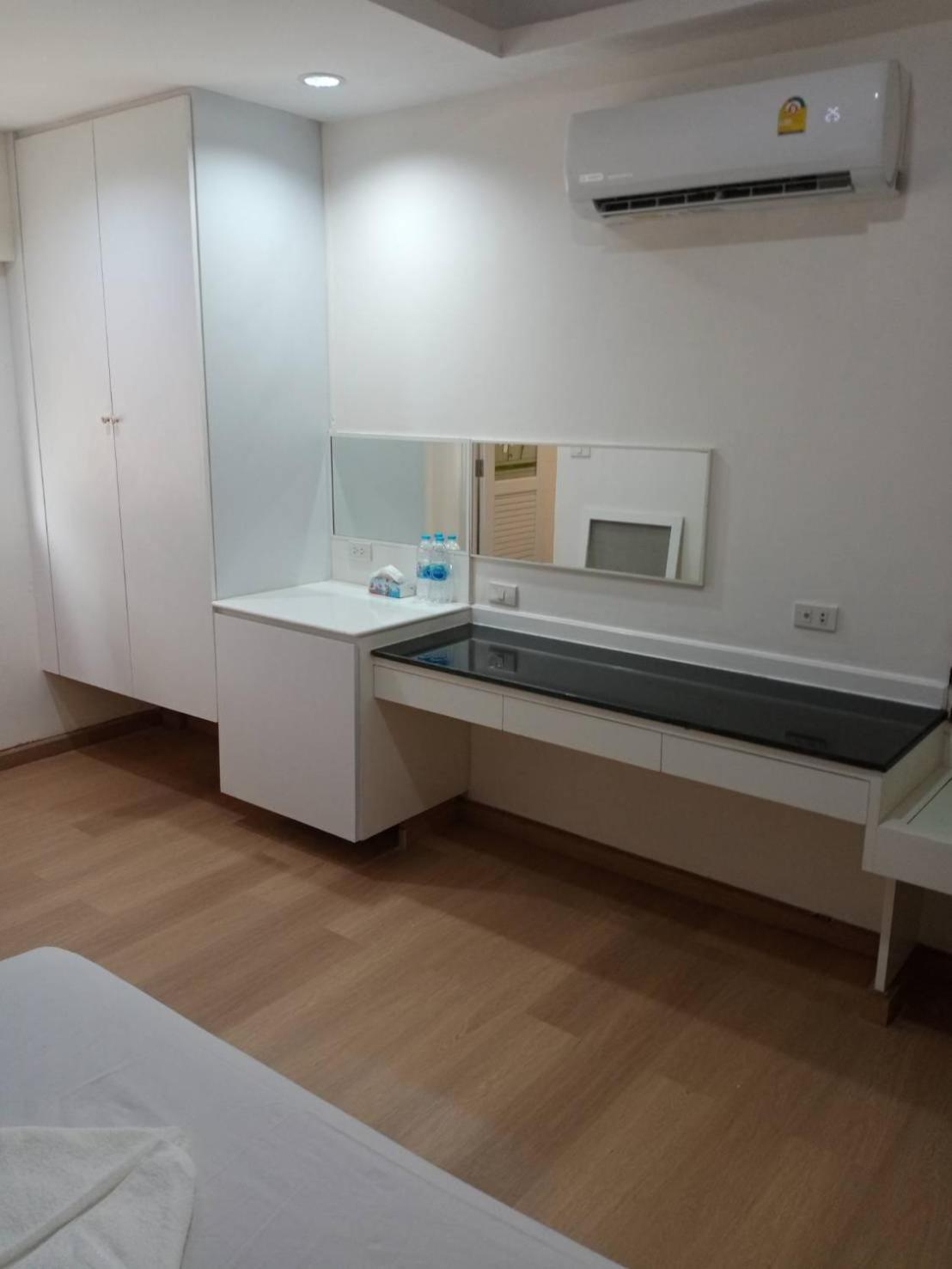 Royal Garden Home Hotel Bangkok Ngoại thất bức ảnh