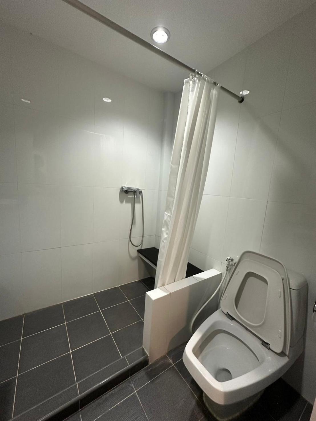 Royal Garden Home Hotel Bangkok Ngoại thất bức ảnh
