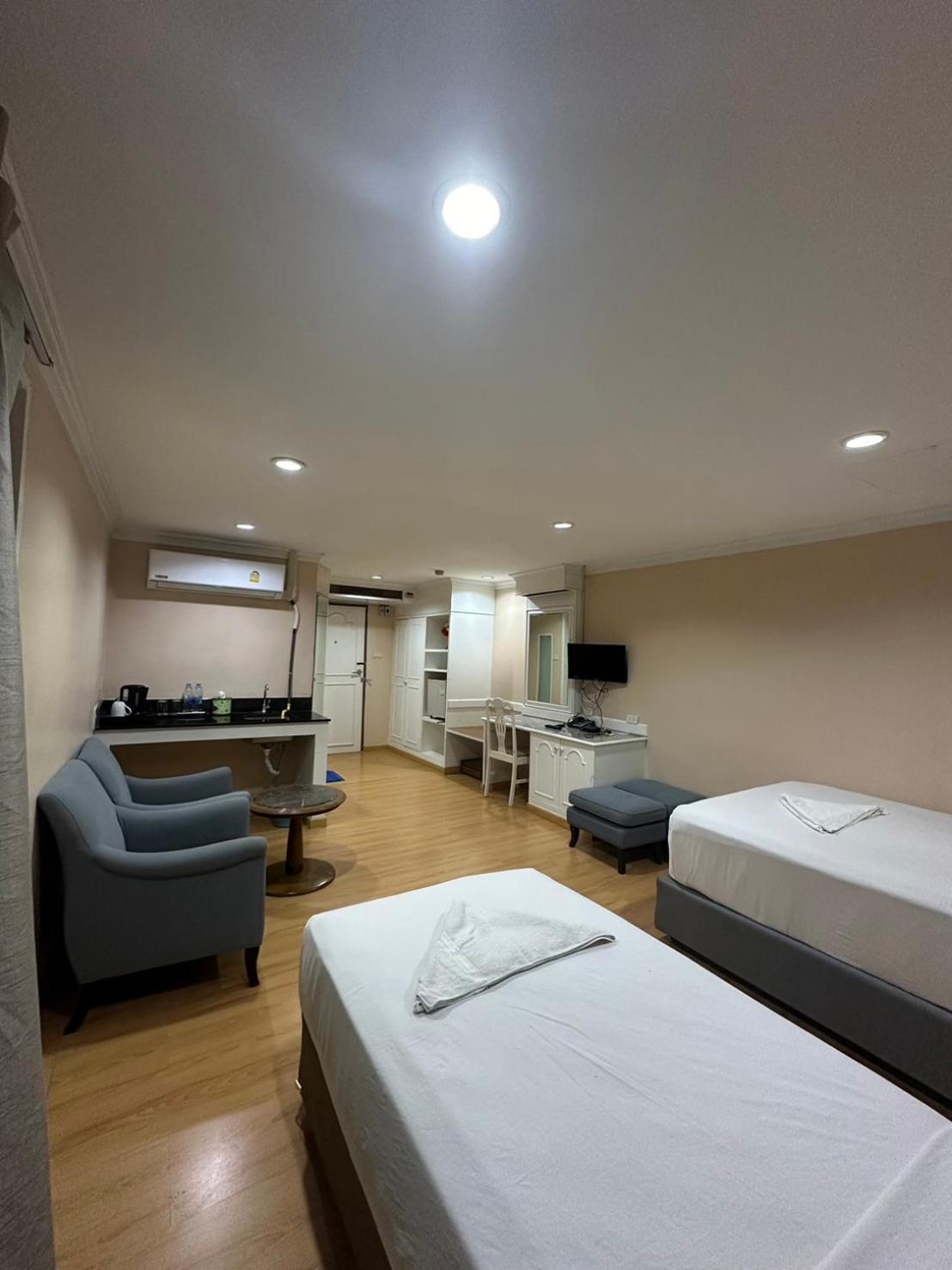 Royal Garden Home Hotel Bangkok Ngoại thất bức ảnh