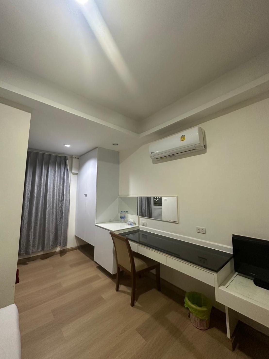 Royal Garden Home Hotel Bangkok Ngoại thất bức ảnh