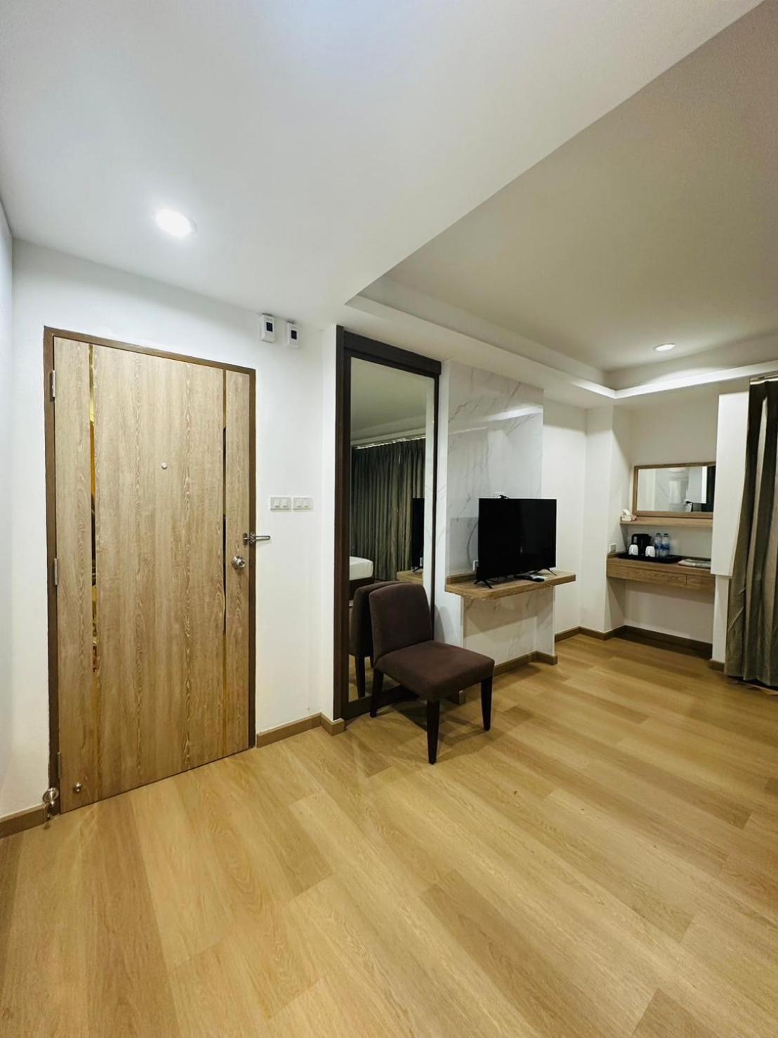 Royal Garden Home Hotel Bangkok Ngoại thất bức ảnh