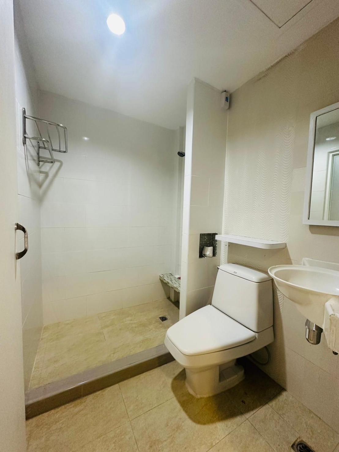 Royal Garden Home Hotel Bangkok Ngoại thất bức ảnh