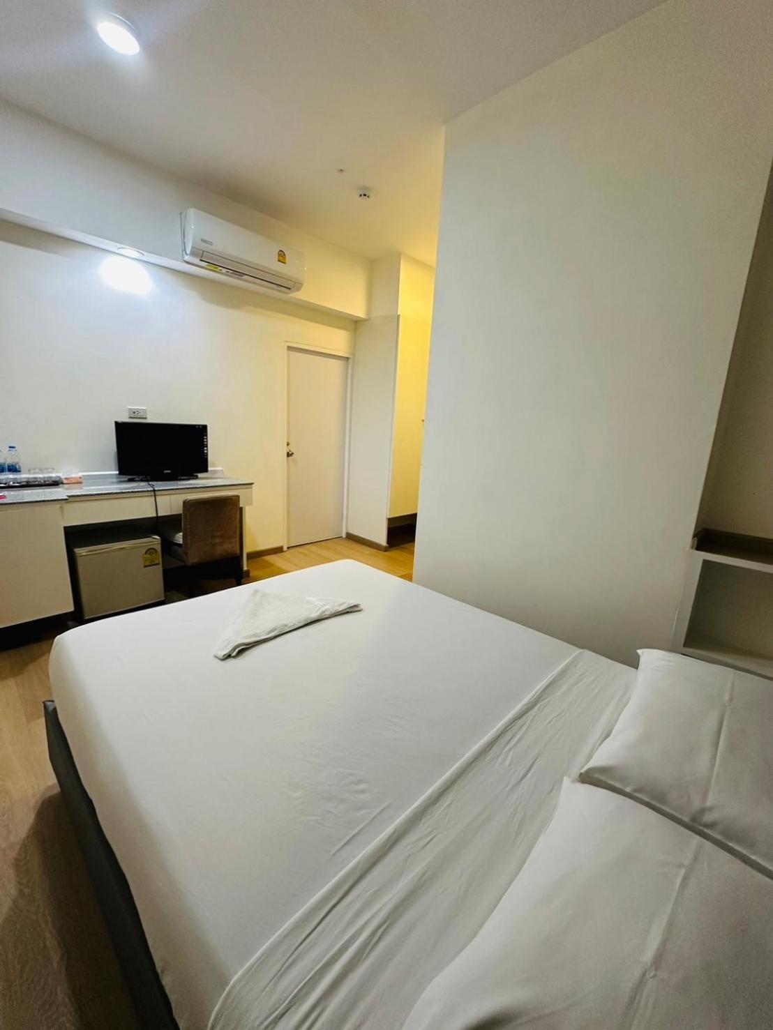 Royal Garden Home Hotel Bangkok Ngoại thất bức ảnh