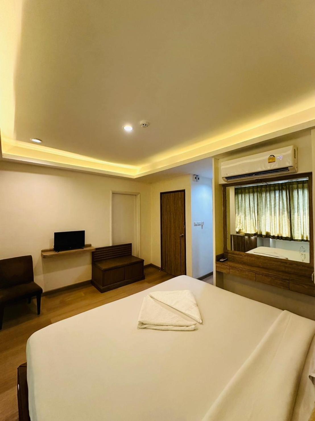 Royal Garden Home Hotel Bangkok Ngoại thất bức ảnh