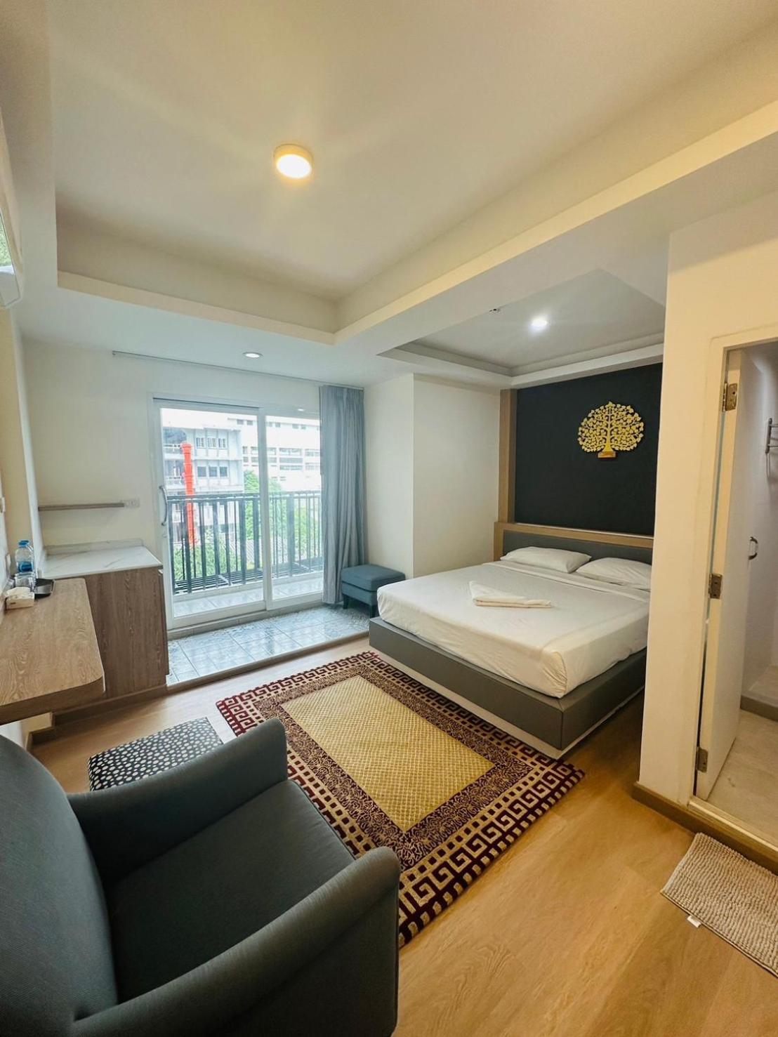 Royal Garden Home Hotel Bangkok Ngoại thất bức ảnh