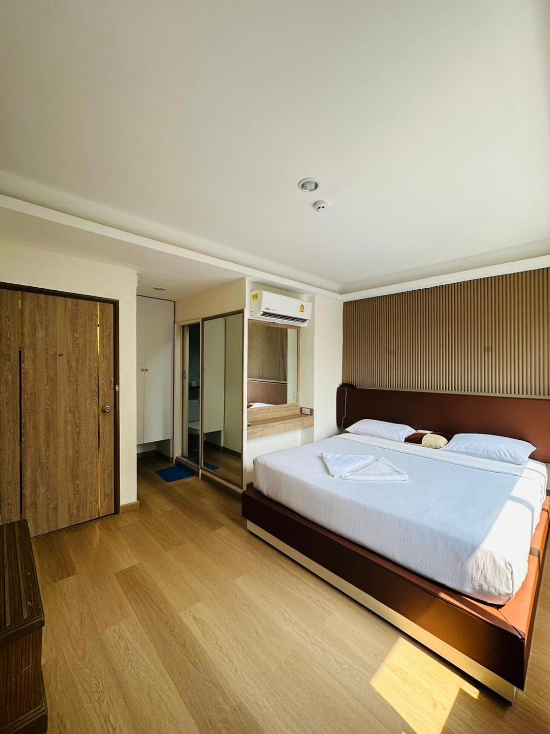 Royal Garden Home Hotel Bangkok Ngoại thất bức ảnh
