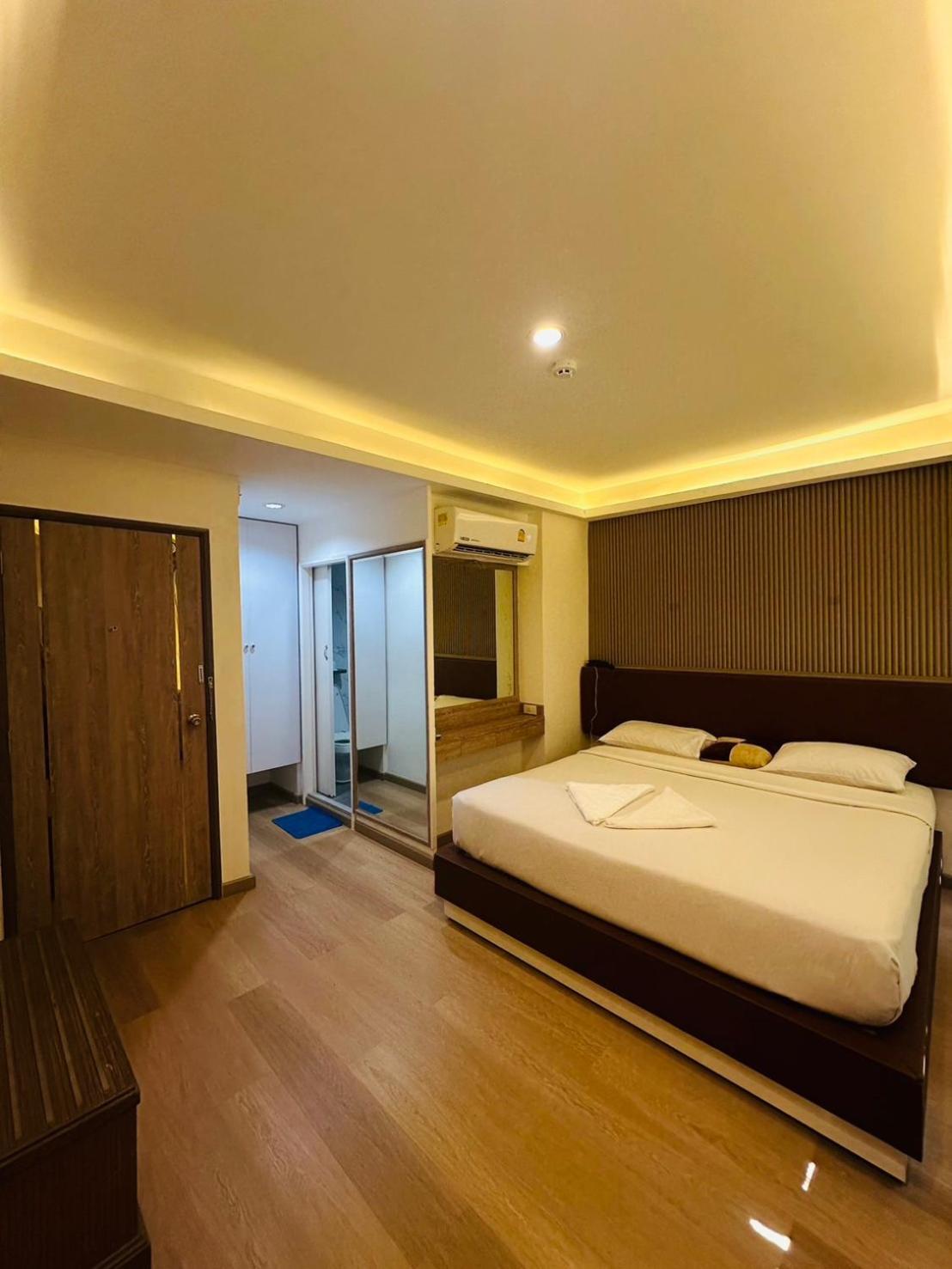 Royal Garden Home Hotel Bangkok Ngoại thất bức ảnh