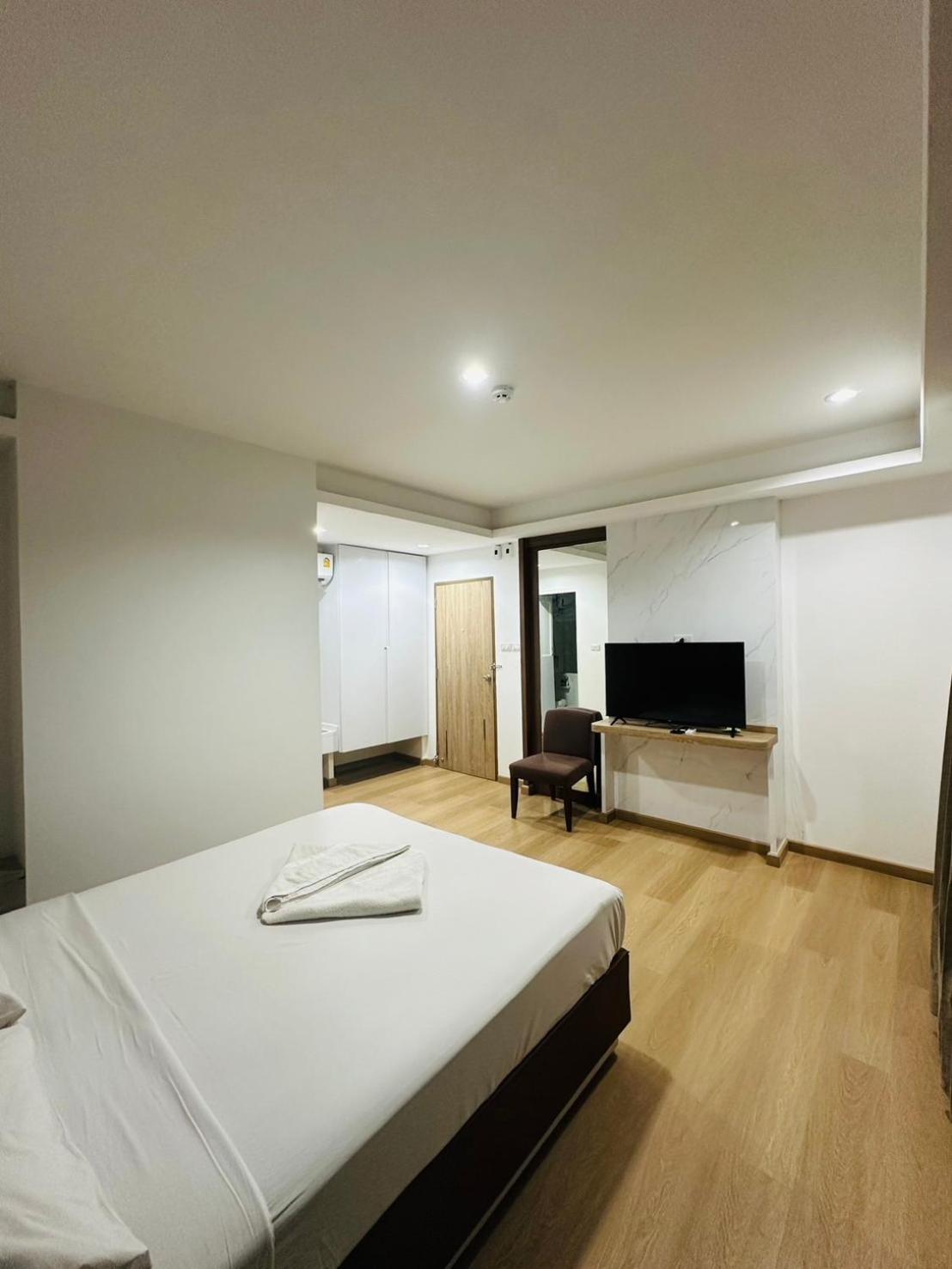 Royal Garden Home Hotel Bangkok Ngoại thất bức ảnh