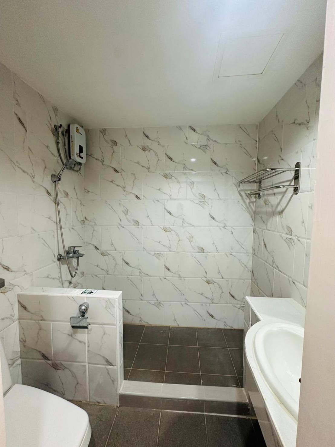 Royal Garden Home Hotel Bangkok Ngoại thất bức ảnh
