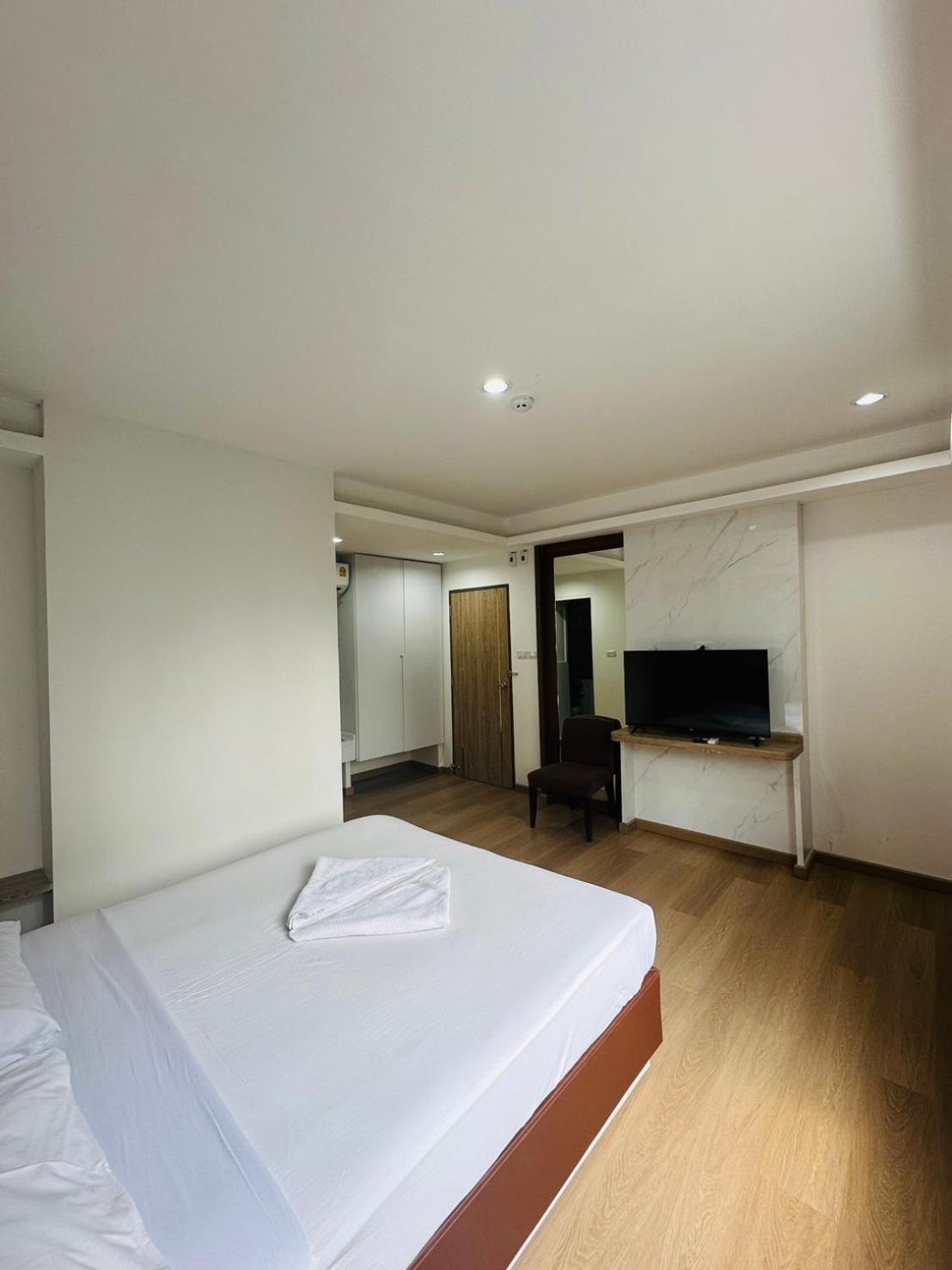 Royal Garden Home Hotel Bangkok Ngoại thất bức ảnh