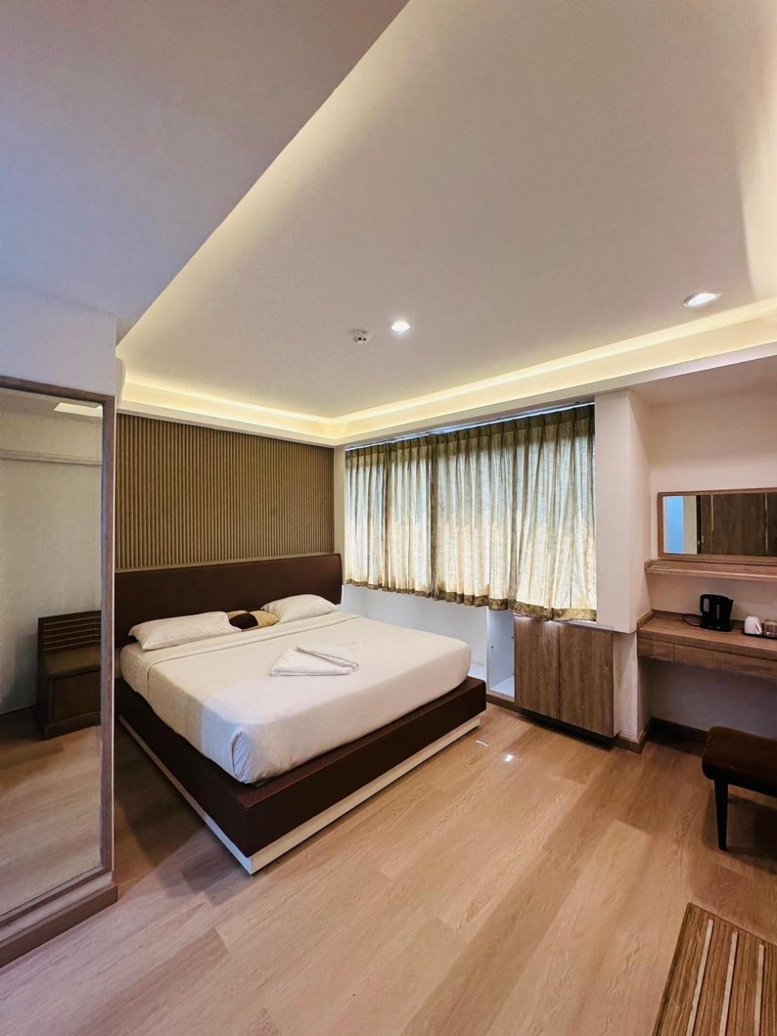 Royal Garden Home Hotel Bangkok Ngoại thất bức ảnh