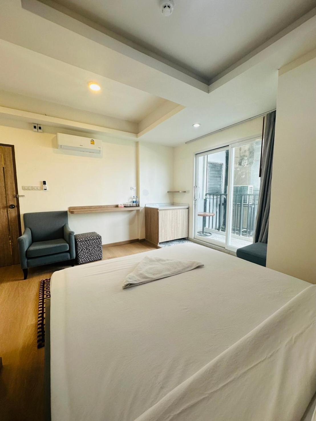 Royal Garden Home Hotel Bangkok Ngoại thất bức ảnh