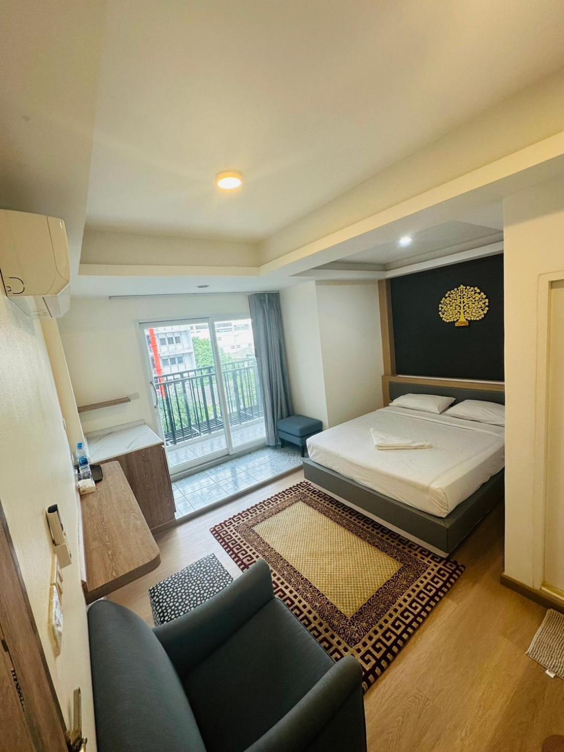 Royal Garden Home Hotel Bangkok Ngoại thất bức ảnh