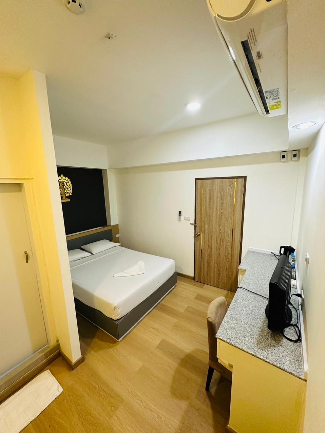 Royal Garden Home Hotel Bangkok Ngoại thất bức ảnh