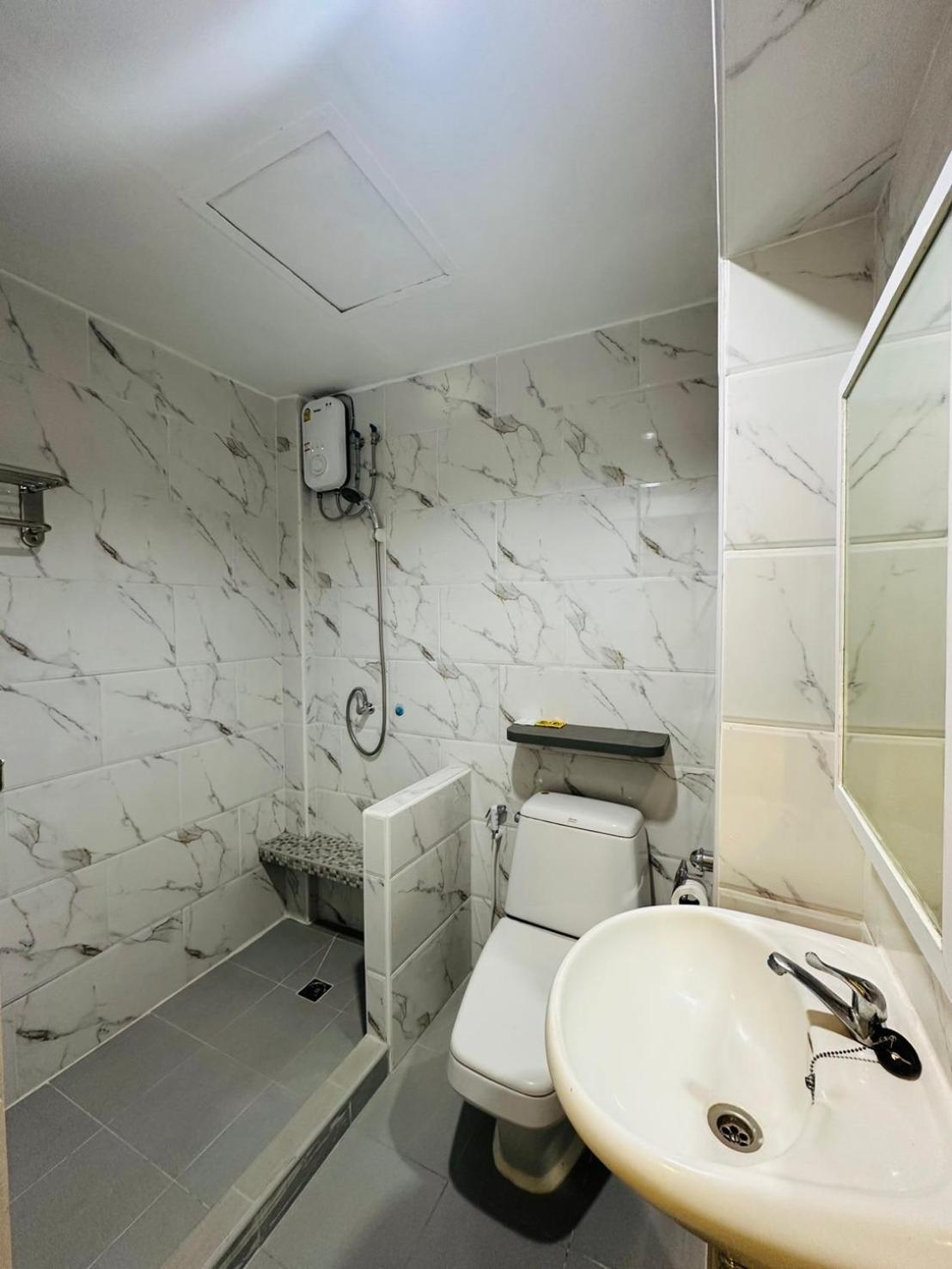 Royal Garden Home Hotel Bangkok Ngoại thất bức ảnh